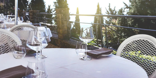 Quelle matière choisir pour les nappes d’un restaurant gastronomique ?